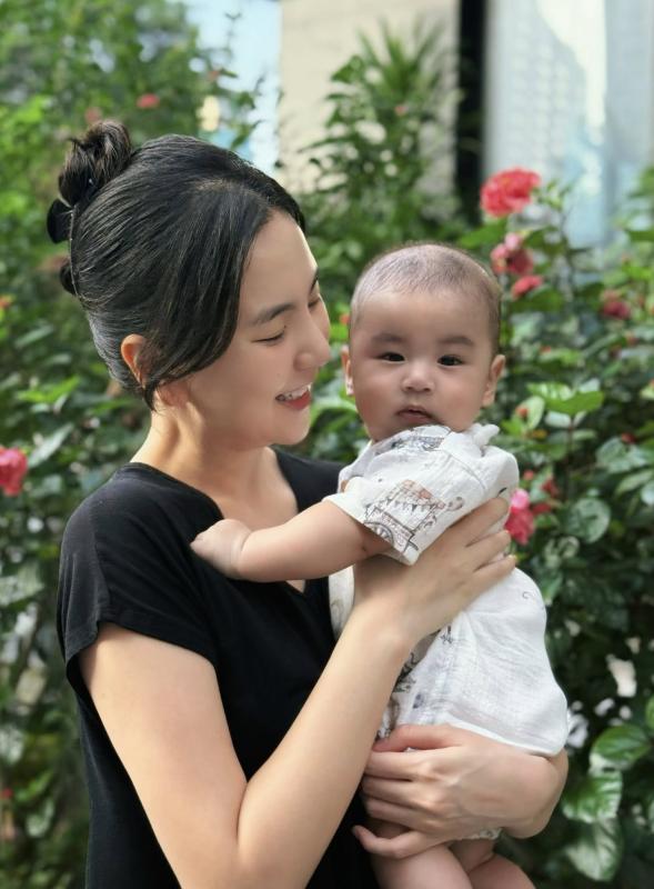 Chú bé Panda nhà MC Mai Ngọc chưa được 5 tháng đã 