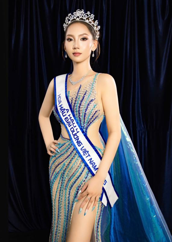 Á hậu Việt xin lỗi sau khi bị soi cố tình bẻ vương miện khi trao cho người kế nhiệm- Ảnh 4.