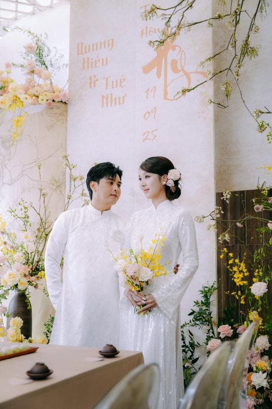 Hôn lễ Hồ Quang Hiếu sáng nay: Visual cô dâu quá xinh, cặp đôi làm 1 điều chưa từng có trong tiền lệ Vbiz!- Ảnh 1.