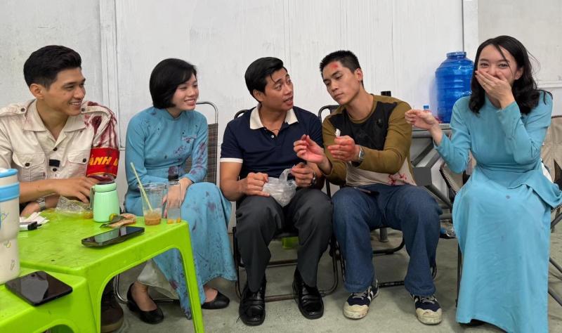 Loạt ảnh chưa từng tiết lộ của Tử Chiến Trên Không: Hóa ra Kaity Nguyễn là trùm cuối khiến cả ekip cực rén- Ảnh 8.