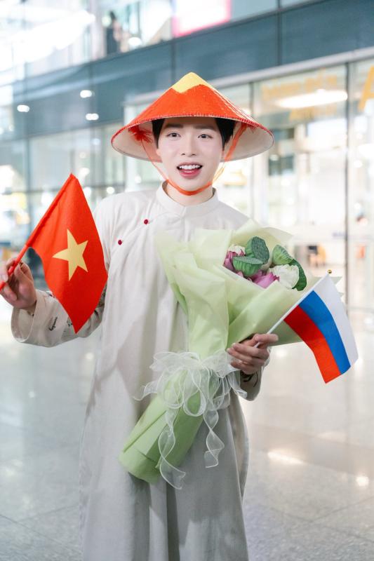 Giải đáp về sân khấu Intervision đậm hồn Việt của Đức Phúc, tại sao có tất cả nhưng vẫn thiếu cờ đỏ sao vàng?- Ảnh 10.
