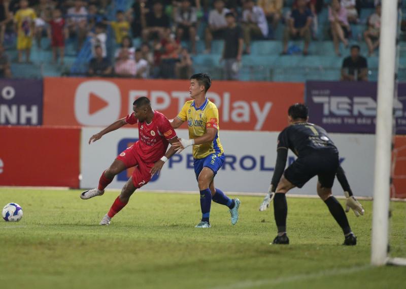 Duy Mạnh gây ấn tượng tuyệt đối với tấm băng đội trưởng in hình lá cờ tổ quốc hướng về Đại lễ 2/9- Ảnh 7.