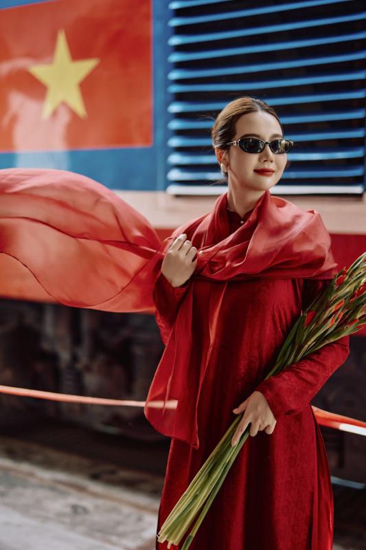 Mai Ngọc, Huyền Lizzie và nhiều nghệ sĩ thướt tha trong tà áo dài mừng ngày đại lễ- Ảnh 12.