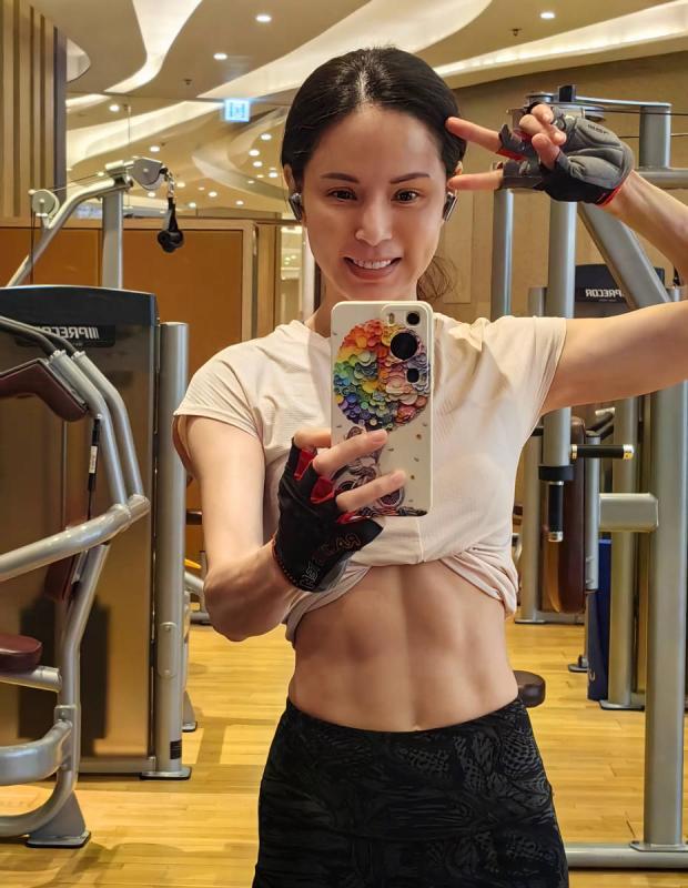 Cam thường đáng kinh ngạc của "Tiểu Long Nữ" 59 tuổi- Ảnh 11.
