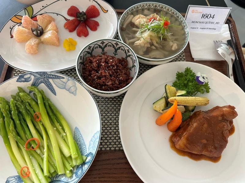 Ngô Thanh Vân thuê dịch vụ ở cữ 5 sao về nhà chăm sóc, chi tiết chăm con ban đêm gây tranh cãi- Ảnh 6.