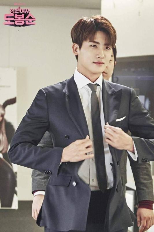 10 tổng tài đẹp nhất Hàn Quốc: Hyun Bin suýt out top, số 1 visual chạm nóc khen chỉ có thừa- Ảnh 8.