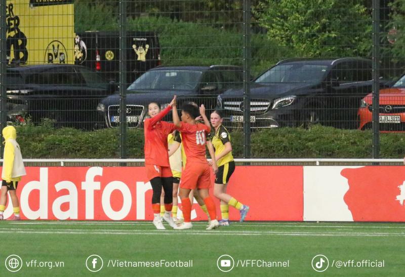 Tấn công như vũ bão, tuyển Việt Nam đại thắng 6-2 trước Dortmund- Ảnh 3.