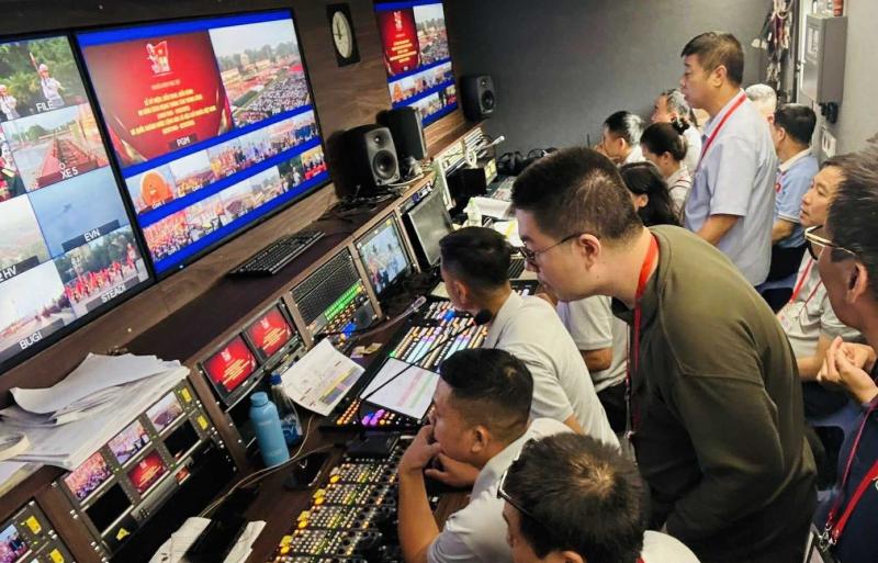 Tổng đạo diễn chương trình truyền hình trực tiếp A80: "Trong quá trình làm nghề, tôi chưa từng căng thẳng đến thế"- Ảnh 3.