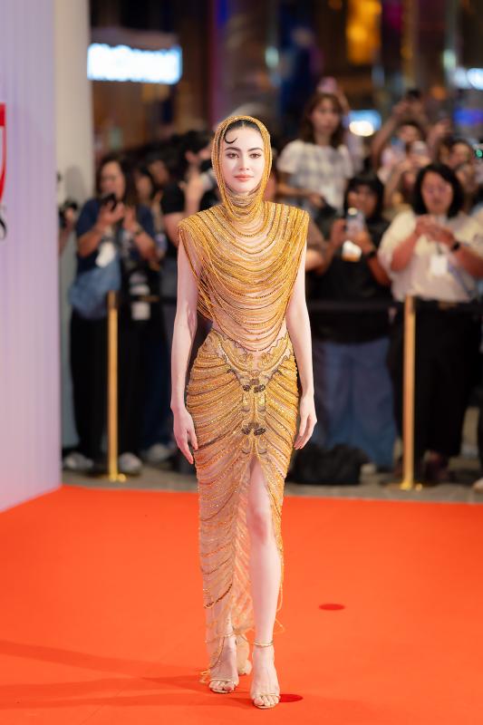 "Ma nữ" Davikah khoe đường cong tuyệt mỹ, thần thái ngút ngàn trong thiết kế của NTK Lê Thanh Hòa- Ảnh 2.