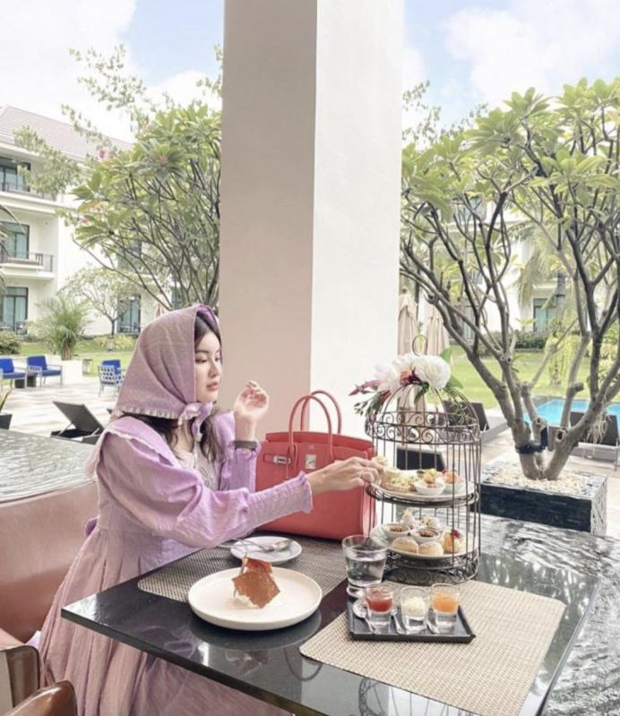 Bạn của Lisa là “phú bà mua tất” đất Thái Lan, cách dùng hàng hiệu khác hẳn nhiều phú bà khác- Ảnh 16.