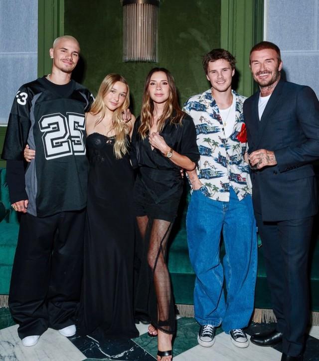 Tiểu thư tài phiệt Harper Beckham chiếm spotlight ở tiệc sinh nhật xa hoa của anh hai, anh cả Brooklyn vẫn “cạch mặt” gia đình- Ảnh 1.