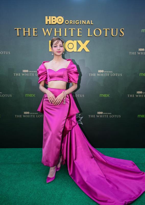 Bộ váy đẹp nhất giúp Lisa bước sang đẳng cấp minh tinh Hollywood- Ảnh 16.