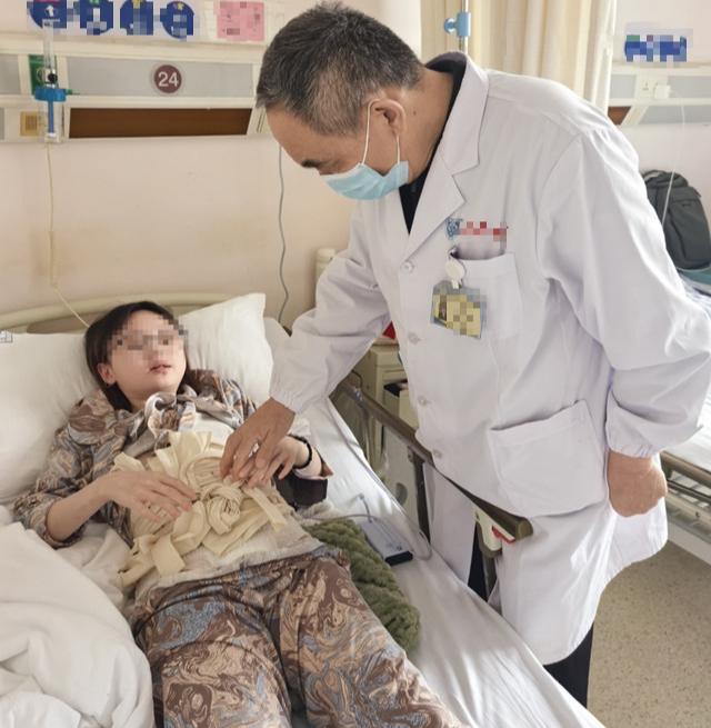 Cô gái 20 tuổi phát hiện "bệnh ma cà rồng" sau 2 năm bụng đau như dao cứa nhưng khám không ra- Ảnh 2.