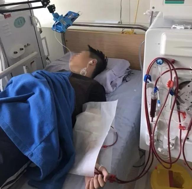 Chàng trai 20 tuổi đã suy thận cấp vì một kiểu ăn bánh mì "khoái khẩu" của người Việt- Ảnh 1.