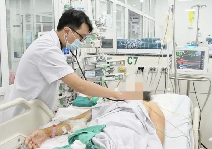 Cô đặc máu sau 3 ngày sốt xuất huyết- Ảnh 1.