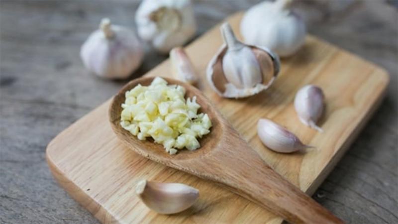 Cứ bỏ tỏi vào ngăn đá và dùng theo cách này, ai cũng tấm tắc khen- Ảnh 2.