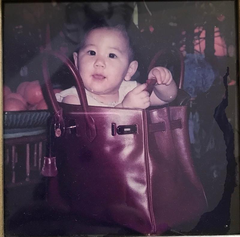 TikToker làm nghề "con gái nhà giàu": 3 tuổi ngồi trong túi Hermès, lớn lên chỉ nuôi chó vừa size Birkin 35- Ảnh 11.