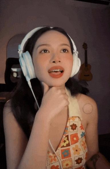 Sốc trước danh tính mỹ nhân hát mở màn Tử Chiến Trên Không: Hot girl cover đời đầu, có hit rồi lặn mất tăm- Ảnh 2.