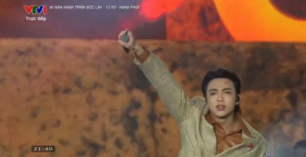 Concert quốc gia đặc biệt: SOOBIN hô "Việt Nam" đến lạc cả giọng, Mỹ Tâm kết hợp Quán quân Rap Việt quá cháy!- Ảnh 25.