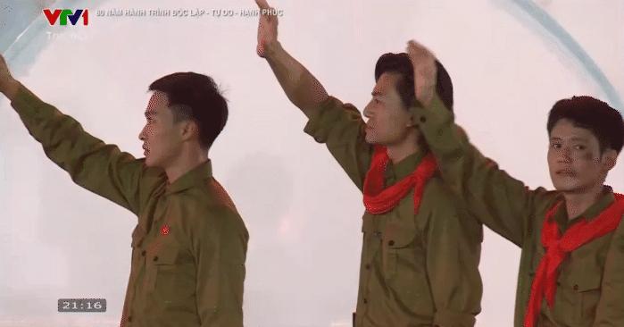 Concert quốc gia đặc biệt: SOOBIN hô "Việt Nam" đến lạc cả giọng, Mỹ Tâm kết hợp Quán quân Rap Việt quá cháy!- Ảnh 16.