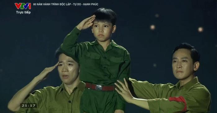Dàn diễn viên Mưa Đỏ từ Quảng Trị 1972 xuyên không hiện tại tận hưởng hoà bình, 20.000 người ở SVĐ Mỹ Đình nức nở- Ảnh 4.