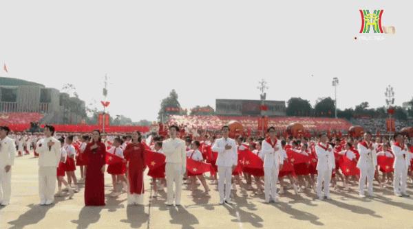 Đây rồi màn đồng diễn được mong chờ nhất Đại lễ 2/9: Dàn nghệ sĩ hát liên khúc Khí Phách Việt Nam, Mỹ Tâm làm rung động triệu trái tim!- Ảnh 5.