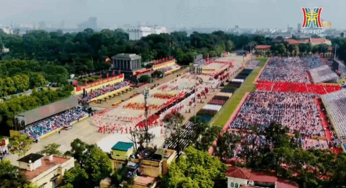 Đây rồi màn đồng diễn được mong chờ nhất Đại lễ 2/9: Dàn nghệ sĩ hát liên khúc Khí Phách Việt Nam, Mỹ Tâm làm rung động triệu trái tim!- Ảnh 8.