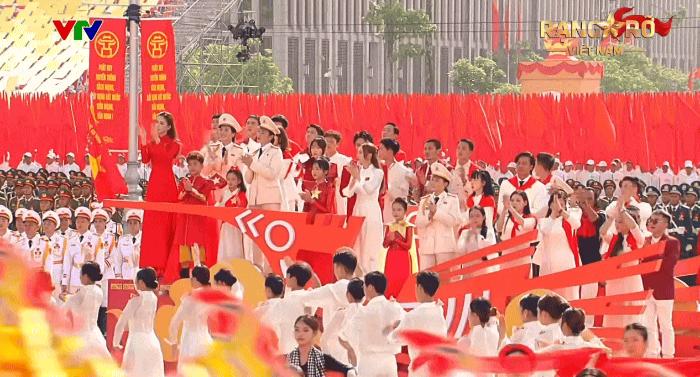 Ca sĩ từng bị chê “nhạc tầm thường” nay có ca khúc gây sốt Đại lễ 2/9, tỏa sáng ở sự kiện cấp quốc gia- Ảnh 2.