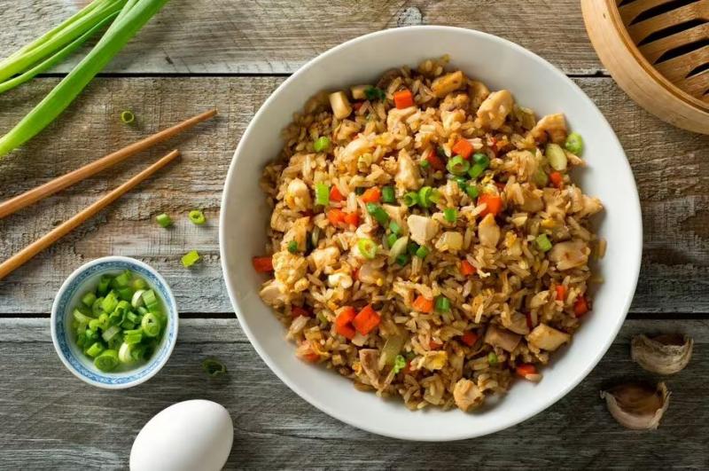 Cơm rang ngon chưa từng thấy nếu biết tận dụng 1 nguyên liệu 'thừa' này- Ảnh 1.