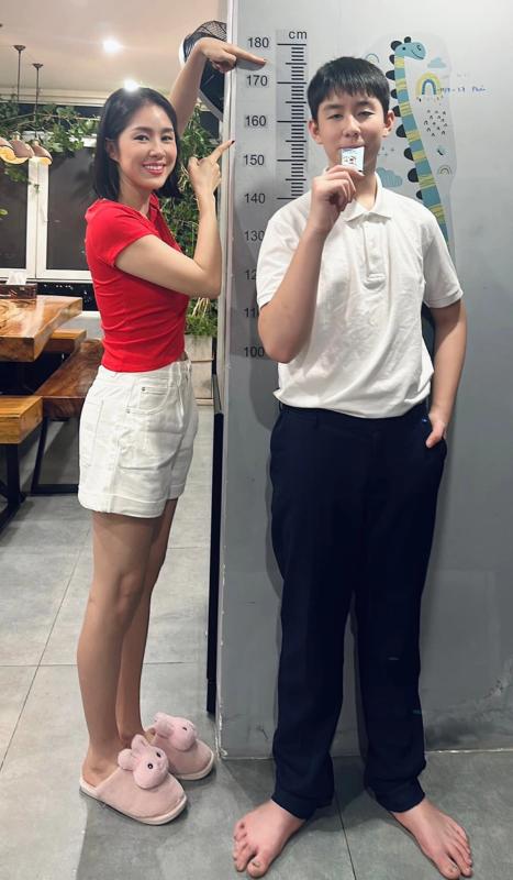 Con trai Lê Phương 14 tuổi cao gần 1,8m, visual chuẩn soái ca tương lai: Mẹ nói không bao giờ tiếc đầu tư cho con dùng món này mỗi ngày- Ảnh 7.