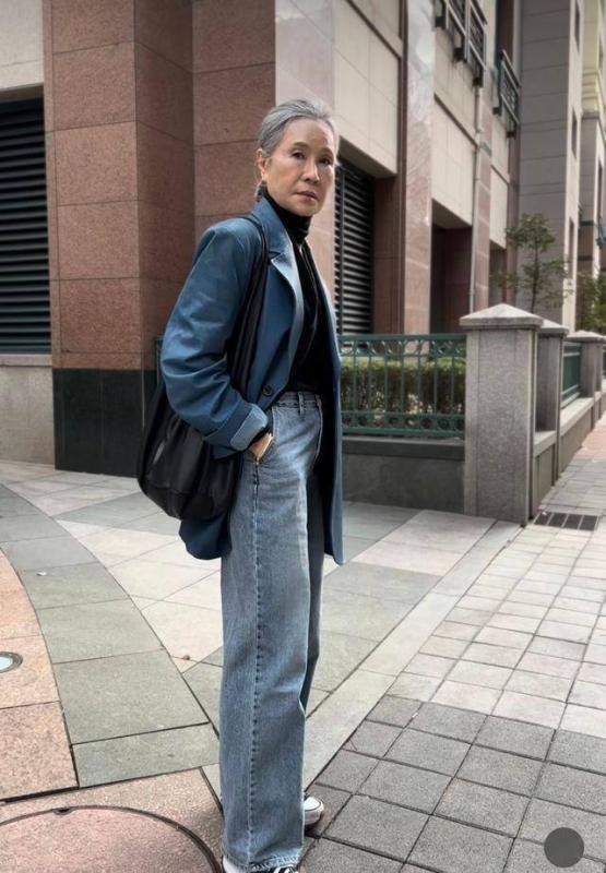 Học bí kíp mặc đẹp từ fashionista 70+ “đỉnh của chóp”: Vừa sang trọng vừa trẻ trung, lại toát ra khí chất quý phái- Ảnh 14.