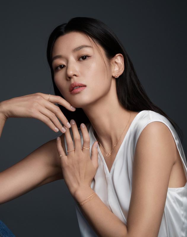 "Mợ chảnh" Jeon Ji Hyun U45 trẻ đẹp vô đối, vòng eo con kiến săn chắc thấy mê nhờ chăm tập môn này!- Ảnh 11.