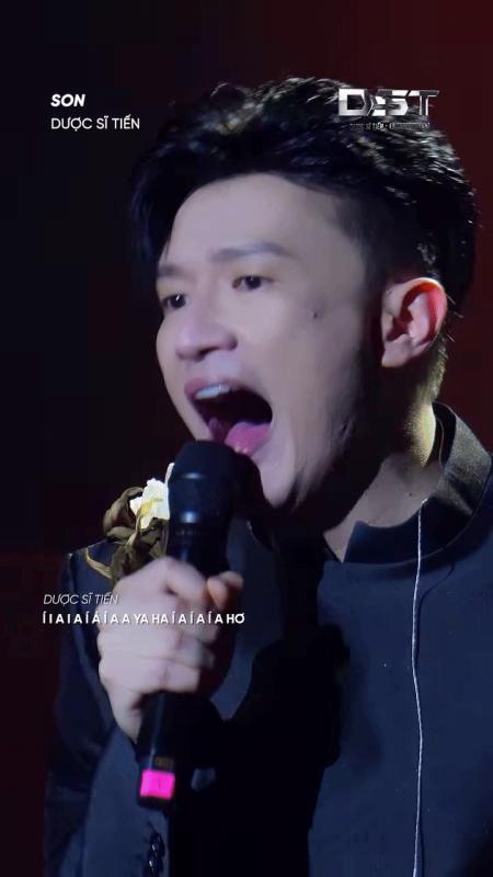 Dược sĩ Tiến hát như muốn nhai cả mic, biểu cảm dọa ma khiến netizen phát hoảng!- Ảnh 2.