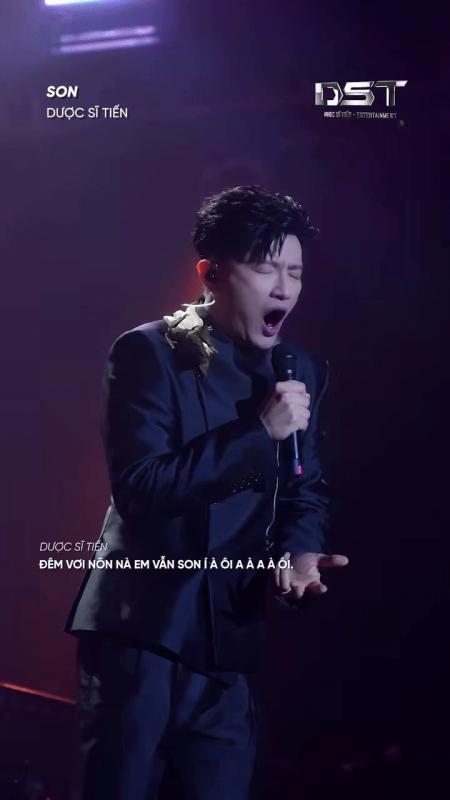 Dược sĩ Tiến hát như muốn nhai cả mic, biểu cảm dọa ma khiến netizen phát hoảng!- Ảnh 1.