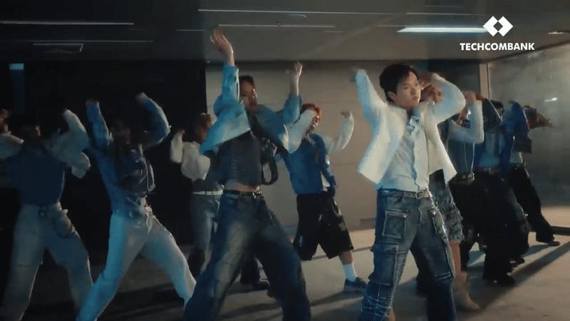 Nhóm tân binh Việt training 100 ngày bùng nổ visual, tung MV như idol quốc tế nhưng lyrics loạn xạ thế này?- Ảnh 3.