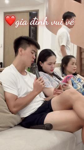 Chị chồng vô tình để lộ biểu cảm của vợ Duy Mạnh khi ở nhà chồng: Có kiêu kì, xa cách như anti-fan gièm pha?- Ảnh 1.
