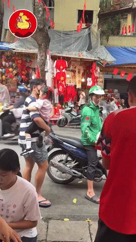 Lương Xuân Trường cùng vợ Giám đốc và ái nữ lộ diện sau ồn ào trên MXH, thái độ gây chú ý- Ảnh 1. Lương Xuân Trường cùng vợ Giám đốc và ái nữ lộ diện sau ồn ào trên MXH, thái độ gây chú ý- Ảnh 1.