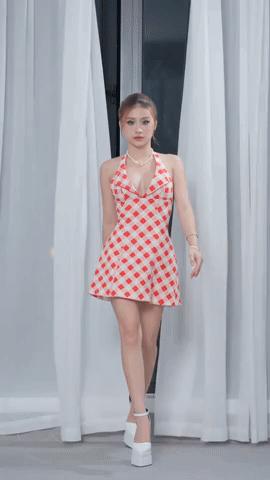 Hotgirl Louis Phạm khoe 