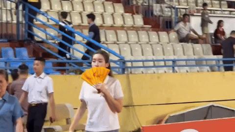 Hoa hậu Đỗ Mỹ Linh không cần lên đồ sang chảnh vẫn chiếm trọn 