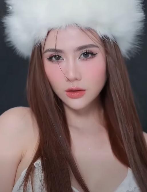 Huyền Lizzie đam mê 1 kiểu làm đẹp lấp đầy má hóp, thái dương lõm, "cá sấu chúa" Quỳnh Nga cũng kết thân để nhan sắc ngọt ngào, e ấp như thiếu nữ đôi mươi- Ảnh 2.