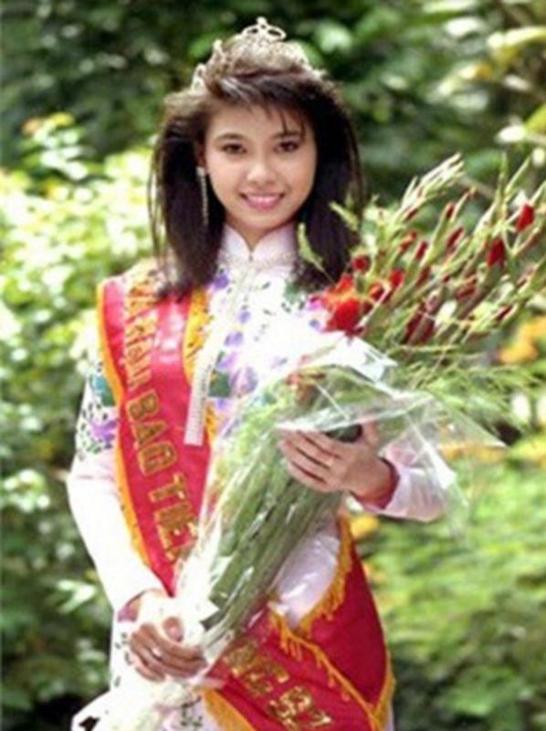 Hoa hậu Việt lấy đại gia hơn 12 tuổi: Ở biệt thự 400 tỷ, từng tự ti vì chồng nói “to như voi”- Ảnh 1.