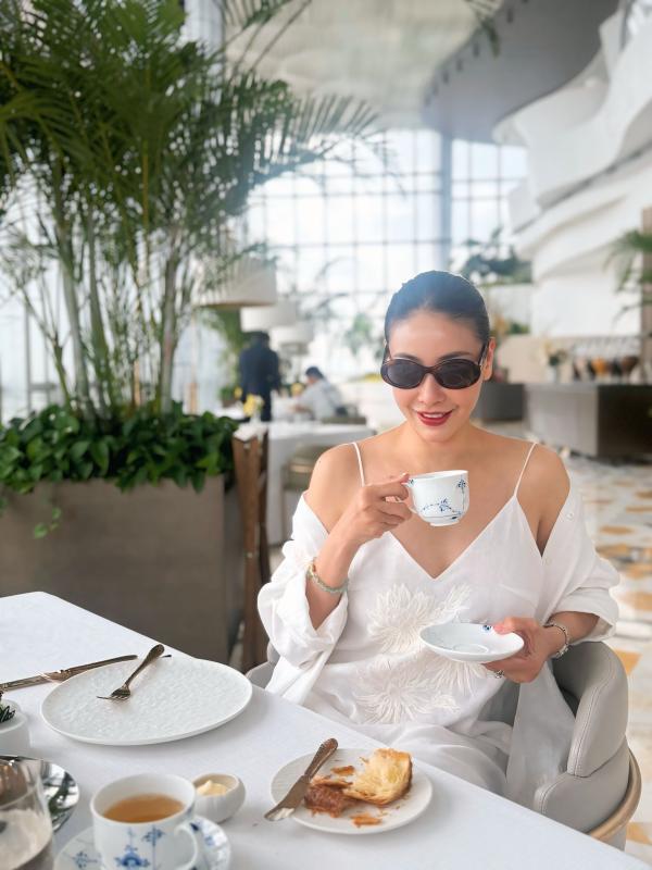 Hà Kiều Anh U50 da không nếp nhăn đầy ắp collagen: Cứ làm đủ mấy việc này bảo sao vừa đẹp vừa khỏe từ trong ra ngoài, trung niên cũng "ăn đứt" người trẻ- Ảnh 4.