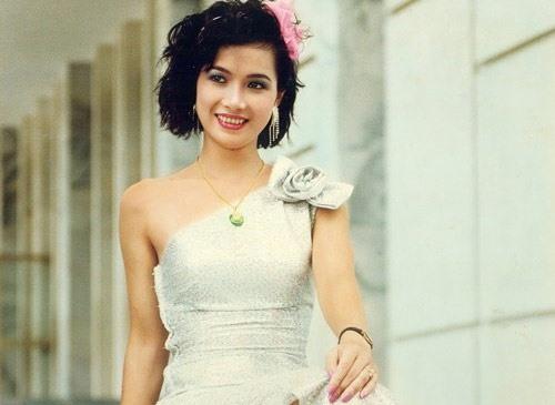 Showbiz Việt có Hoa hậu chỉ cao 1,58m: Gia thế cực khủng, sống bí ẩn bên trong biệt thự 70 tỷ- Ảnh 2.