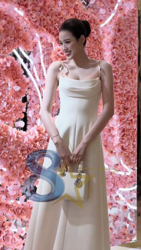 Clip đọ sắc giữa hoa hậu và hot girl gây xôn xao- Ảnh 6.