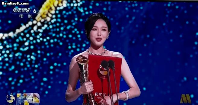 Trời ơi sao mỹ nhân này 42 tuổi lại trẻ đẹp hơn gái 18 vậy: Bí quyết chỉ đúng 3 chữ, quá chuẩn không thể cãi nổi- Ảnh 4.