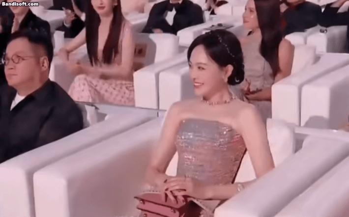 Trời ơi sao mỹ nhân này 42 tuổi lại trẻ đẹp hơn gái 18 vậy: Bí quyết chỉ đúng 3 chữ, quá chuẩn không thể cãi nổi- Ảnh 6.