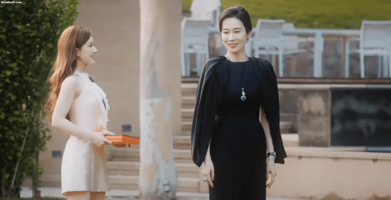 Nhìn mỹ nhân này mới hiểu chữ sang viết thế nào: Diện trang sức 1100 tỷ gây sốc toàn tập, phu nhân hào môn là phải vậy- Ảnh 1.