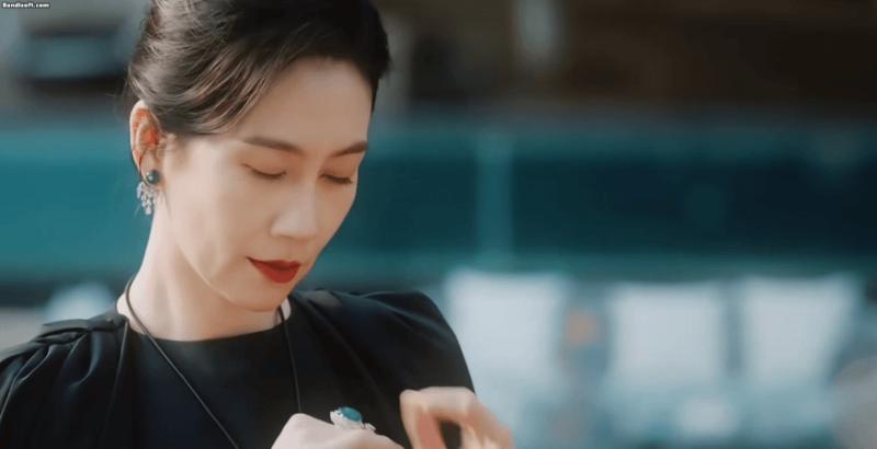Nhìn mỹ nhân này mới hiểu chữ sang viết thế nào: Diện trang sức 1100 tỷ gây sốc toàn tập, phu nhân hào môn là phải vậy- Ảnh 2.