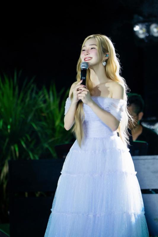 Nhìn lại ảnh quá khứ và hiện tại của Hương Tràm mới thấy nhan sắc thăng hạng vượt bậc: Với giọng hát nội lực, chứng minh đúng nghĩa 2 từ giỏi và đẹp- Ảnh 10.
