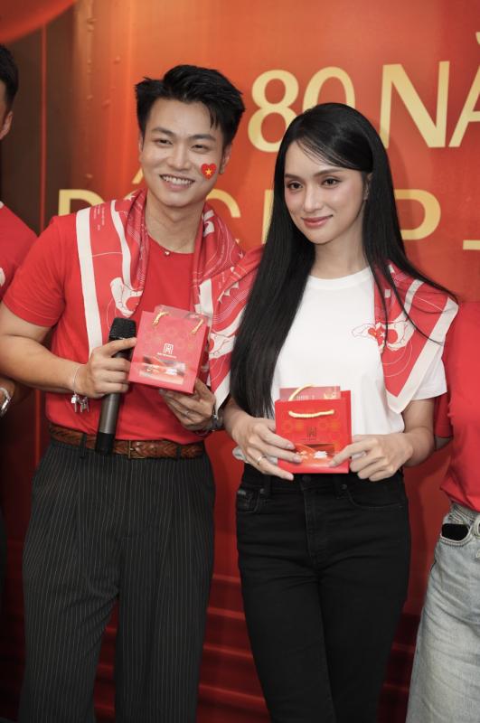 Dàn nghệ sĩ xuất hiện bất ngờ, mang tinh thần Yêu Nước bùng nổ tại trạm khách A80 cùng đơn vị đồng hành Bảo Tín Mạnh Hải- Ảnh 6.